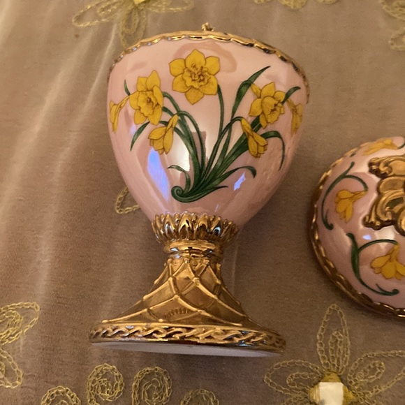 TFM Franklin Mint Faberge Porcelain Musical Egg Narcissus Crafted in Thailand - Picture 4 of 6